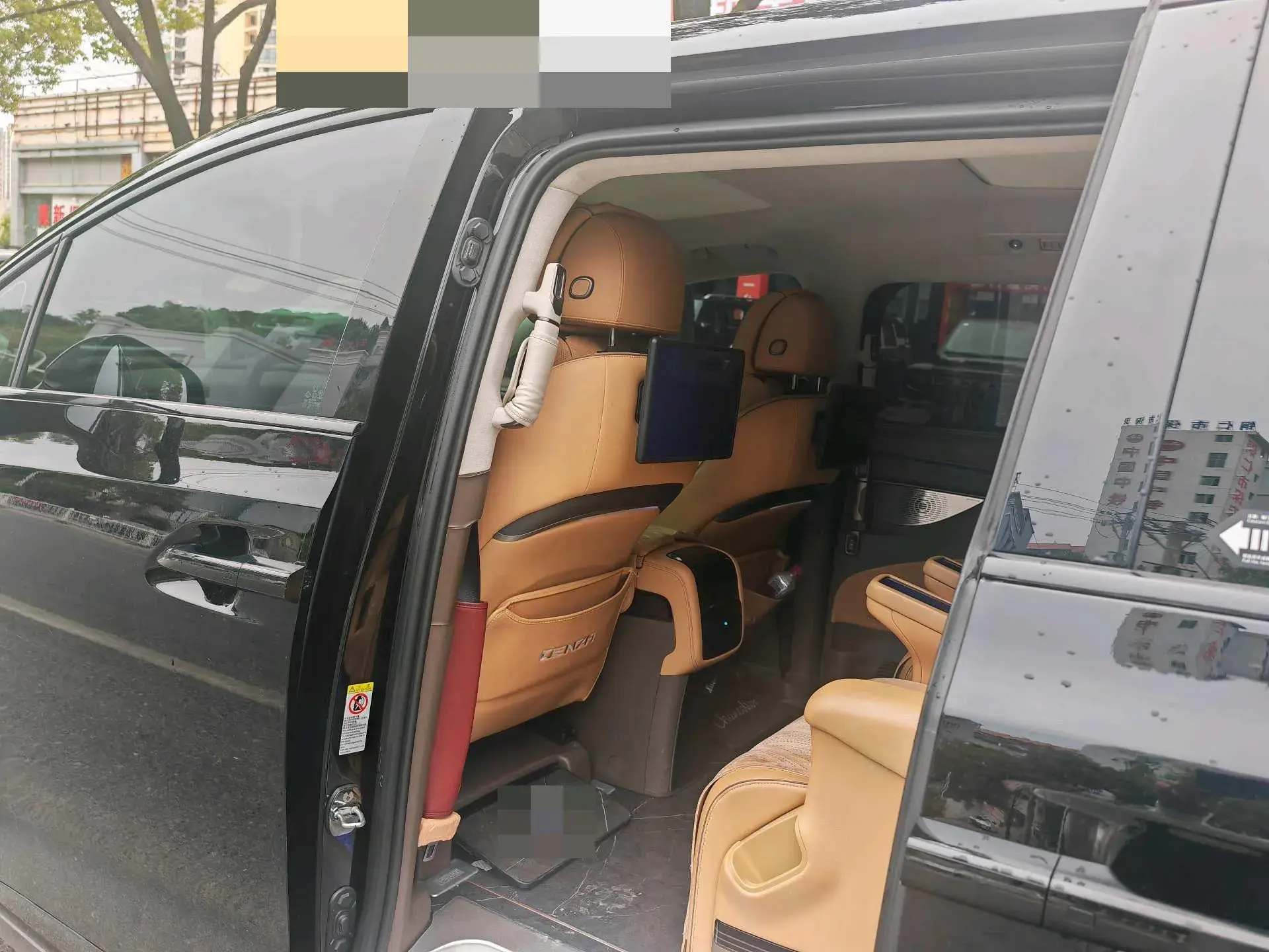 2022 DENZA D9 thumbnail 4