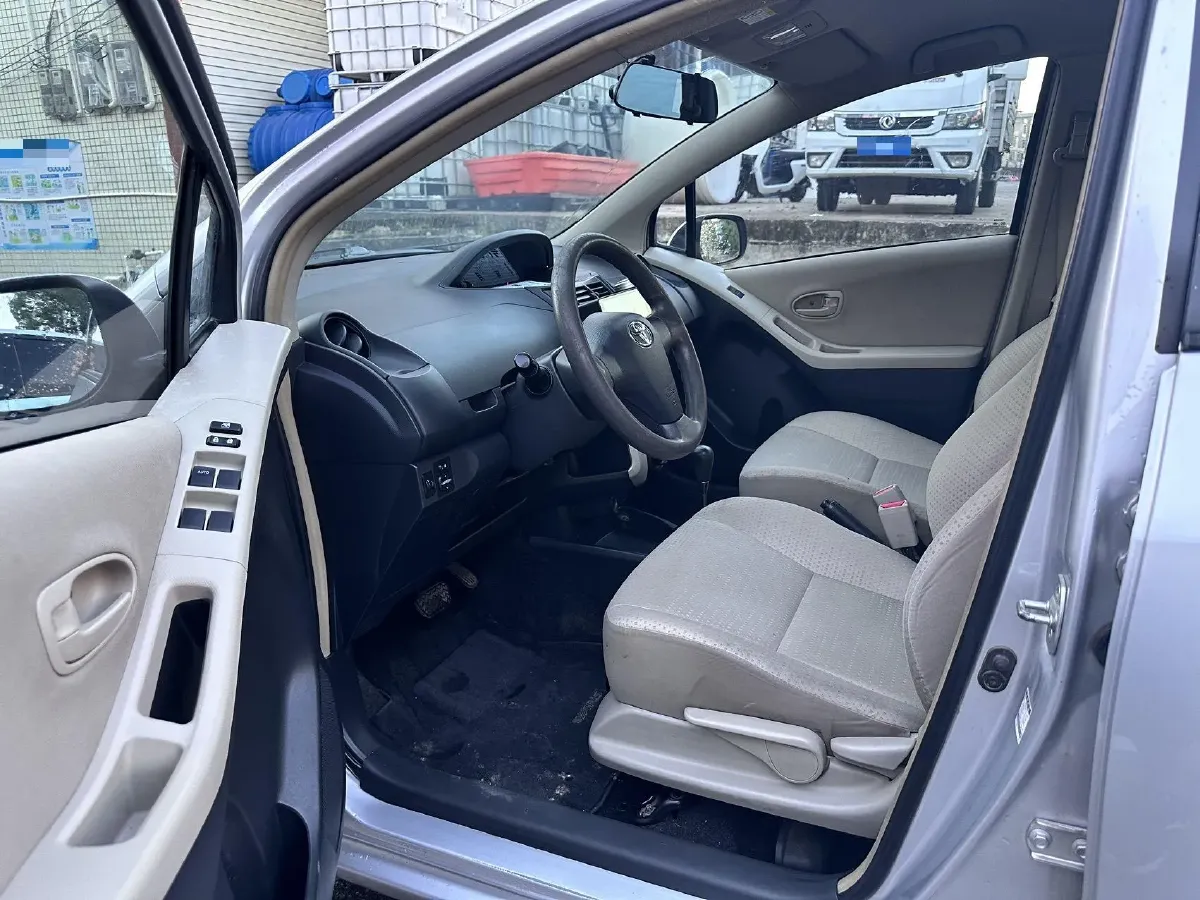 2011 Toyota Yaris 1.6L 118HP L4 4AT,autocango,china used car exporter,china ev exporter,chinese used car exporter,chinese used ev exporter