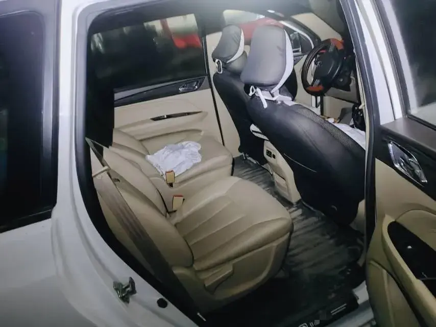 2016 BAOJUN 730 thumbnail 3