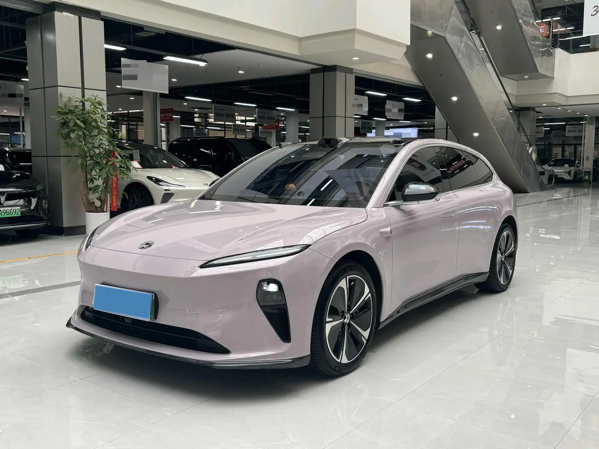 2024 NIO ET5T view 1