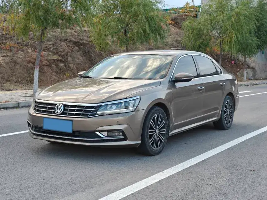 2017 VOLKSWAGEN PASSAT view 1