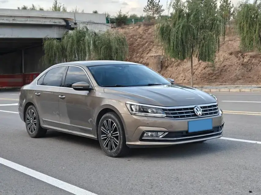 2017 VOLKSWAGEN PASSAT thumbnail 2