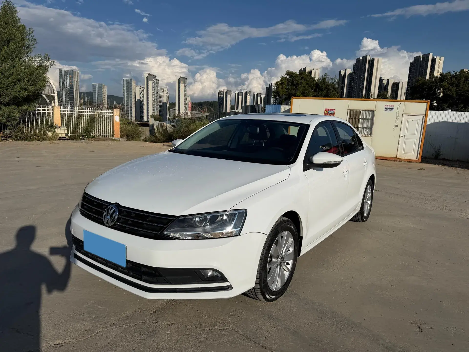 2018 VOLKSWAGEN SAGITAR view 1