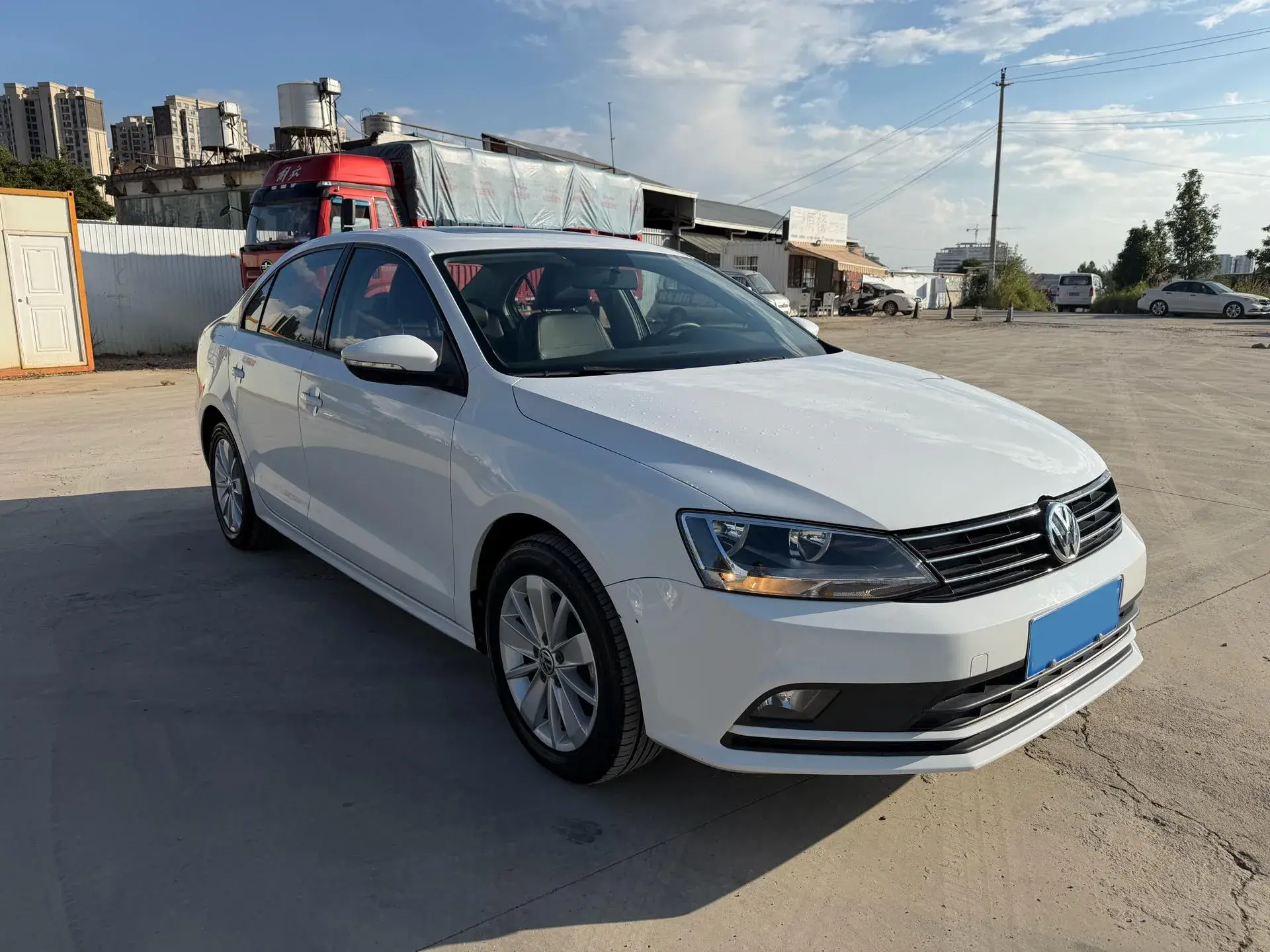 2018 VOLKSWAGEN SAGITAR thumbnail 3