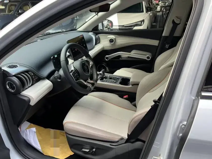 2024 BYD YUAN thumbnail 3