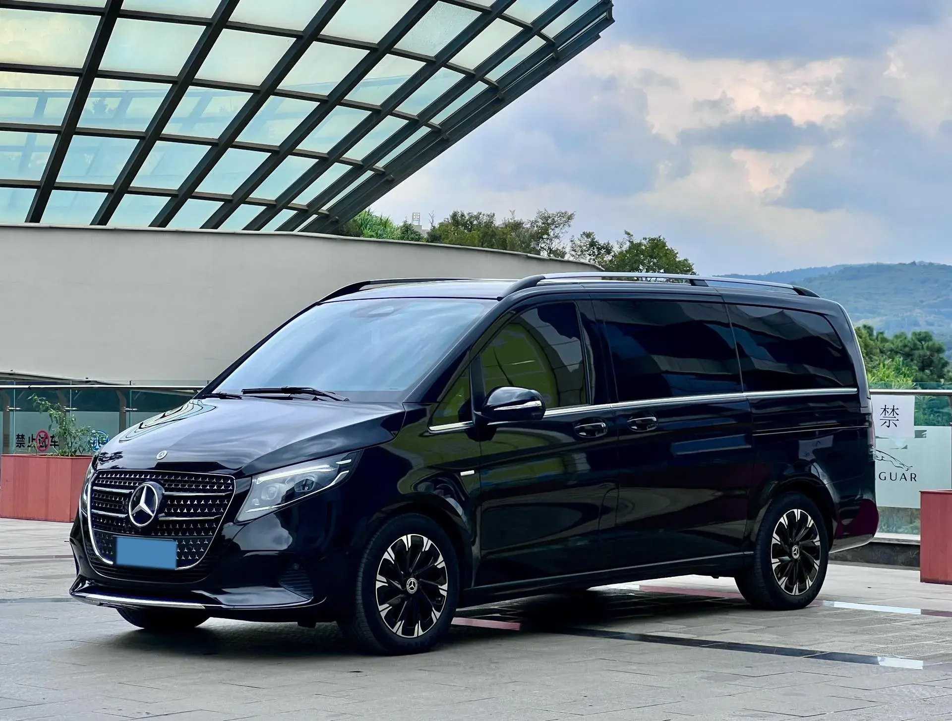 2024 MERCEDES-BENZ V view 1