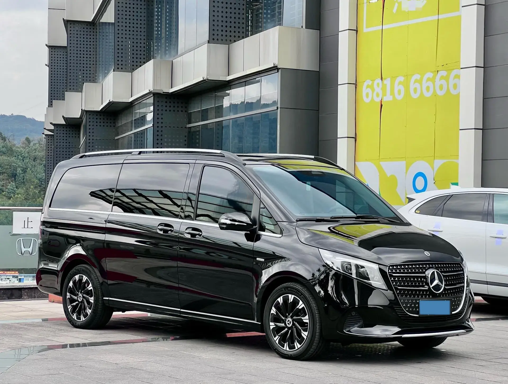 2024 MERCEDES-BENZ V thumbnail 3