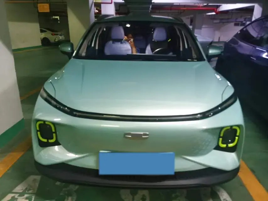 2023 GEOMETRY E thumbnail 4