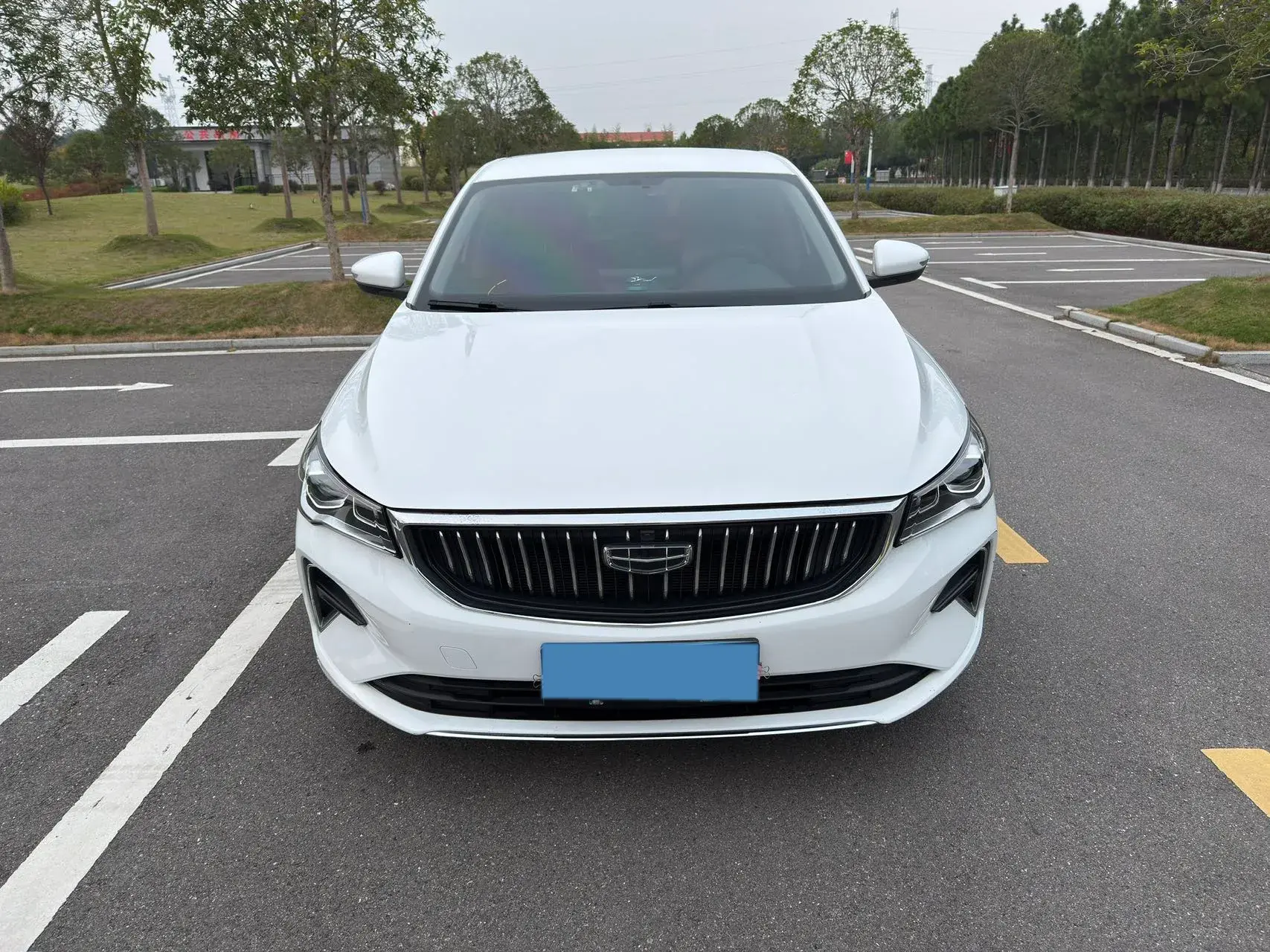 2022 GEELY EMGRAND thumbnail 2