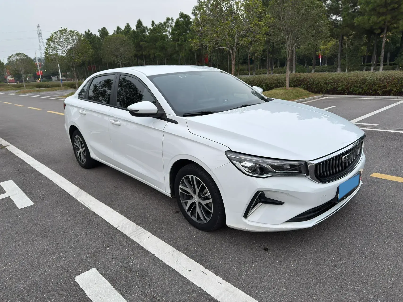 2022 GEELY EMGRAND thumbnail 3