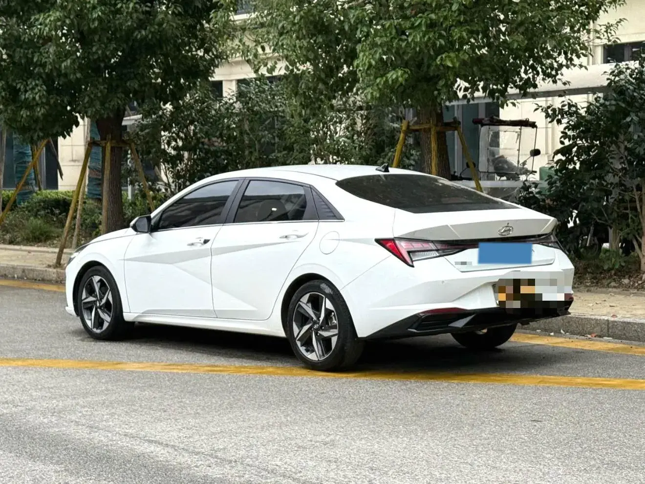 2021 HYUNDAI ELANTRA thumbnail 4