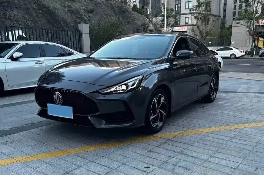 2021 MG 5 view 1