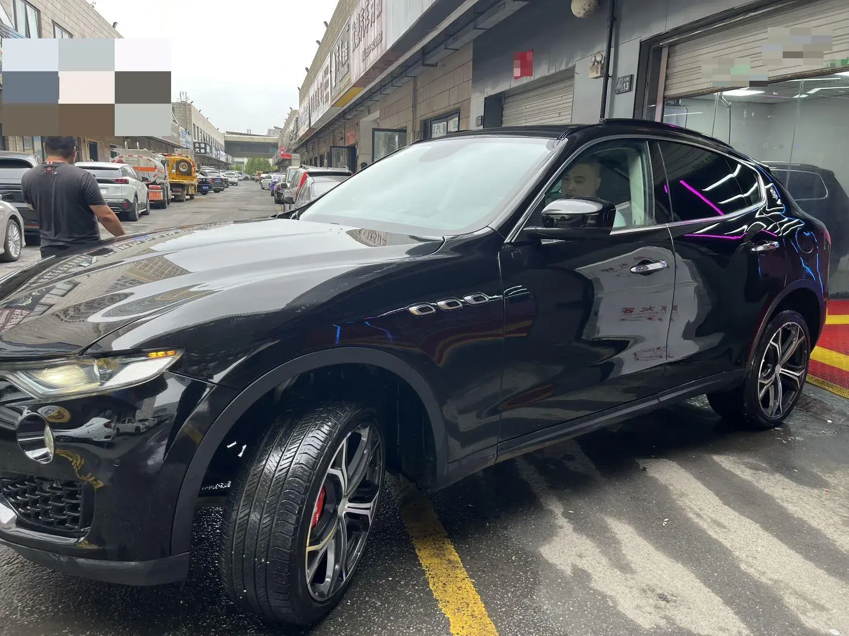 2016 MASERATI LEVANTE view 1