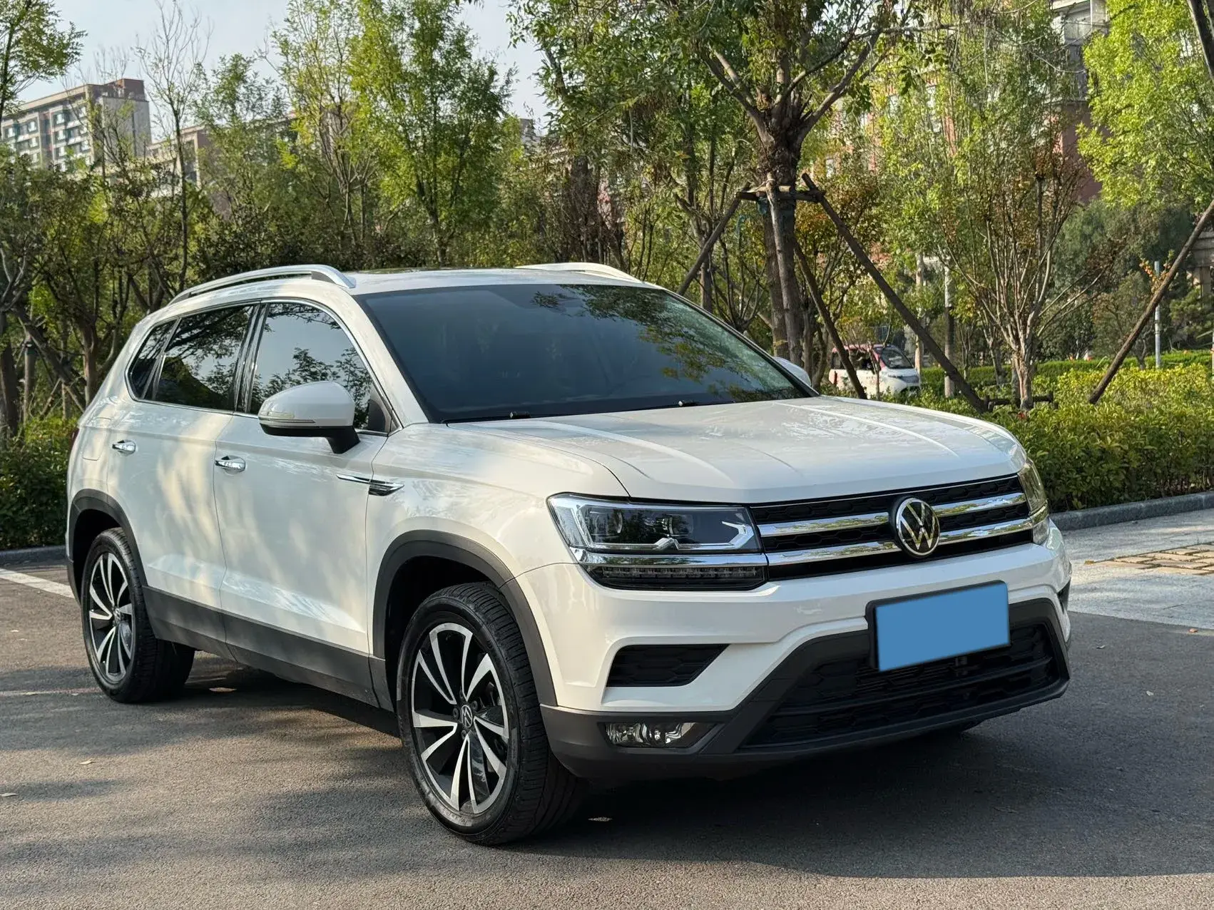 2022 VOLKSWAGEN THARU thumbnail 3