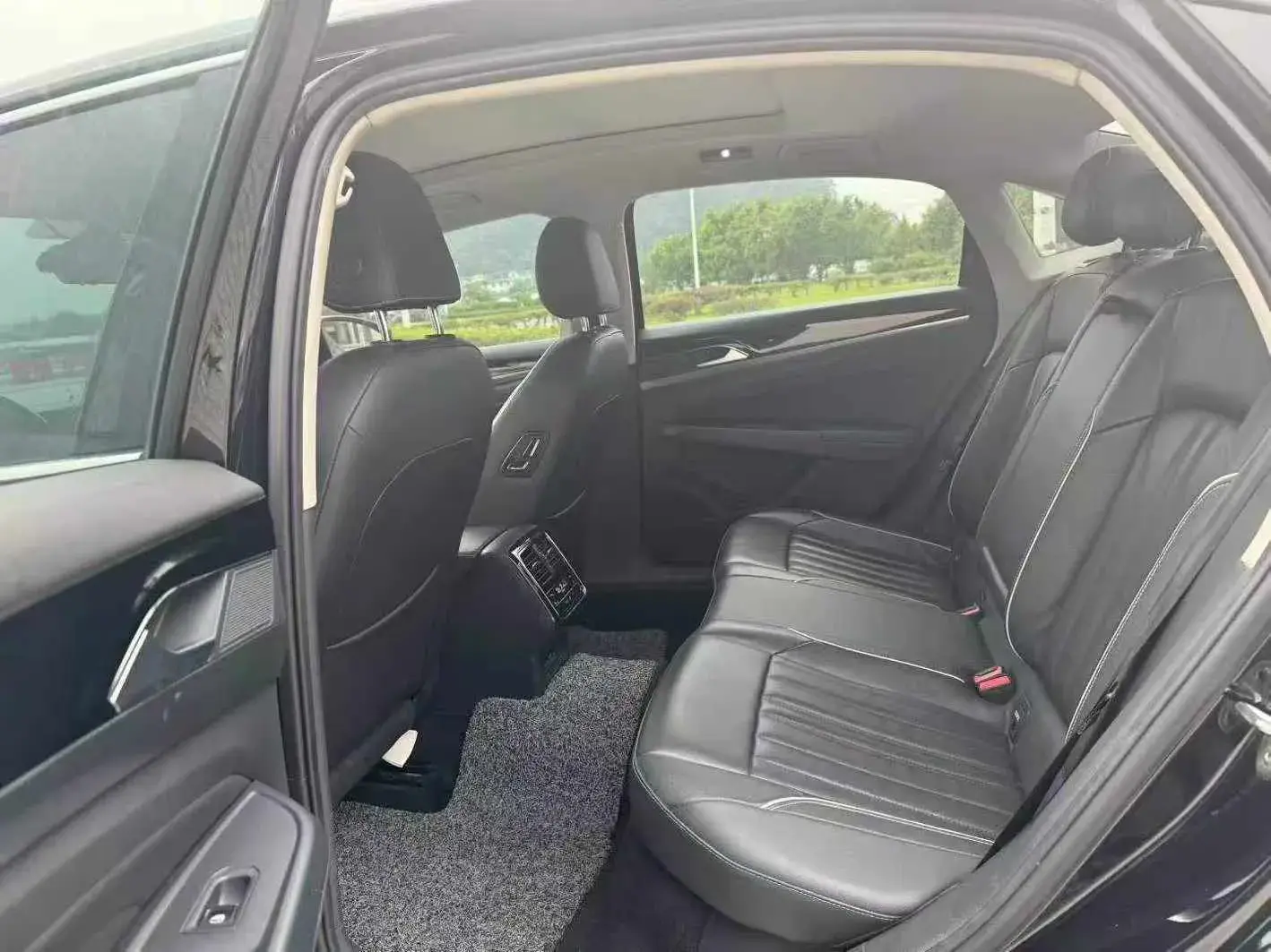 2022 VOLKSWAGEN PASSAT thumbnail 4