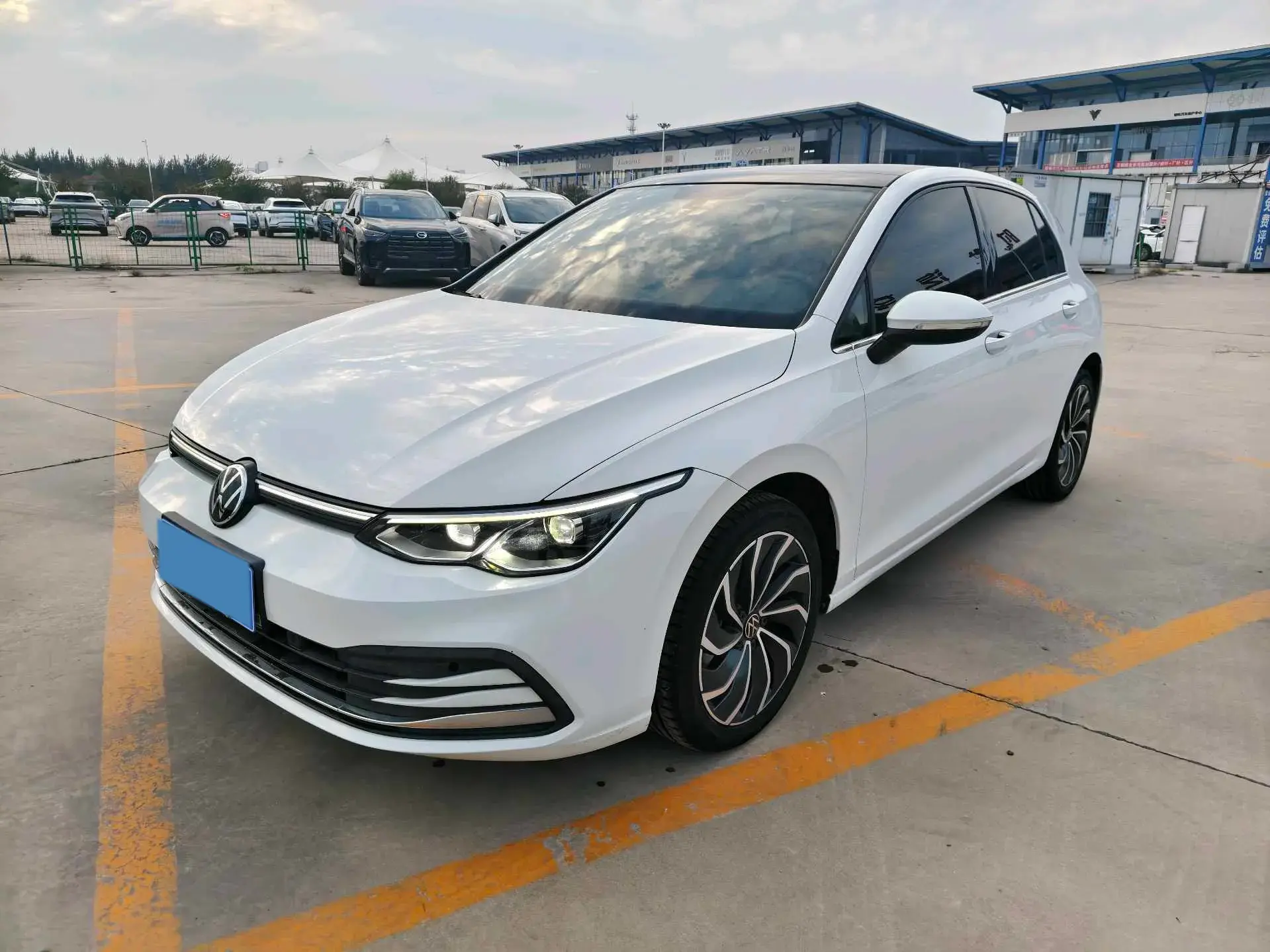 2021 VOLKSWAGEN GOLF view 1