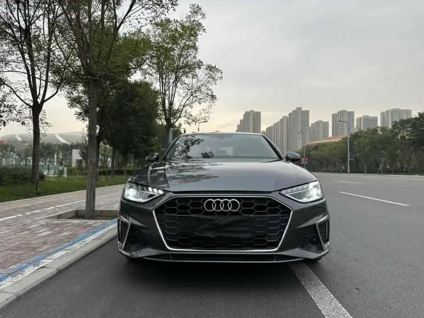 2022 AUDI A4L thumbnail 2