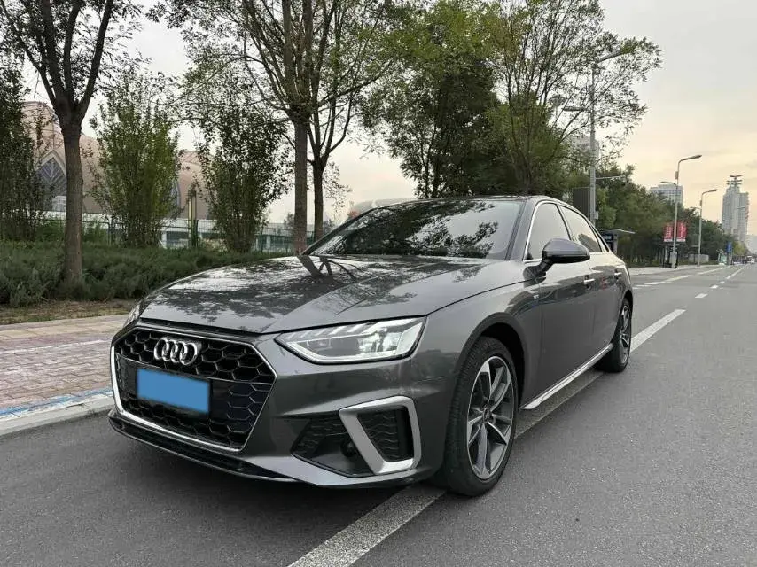 2022 AUDI A4L view 1