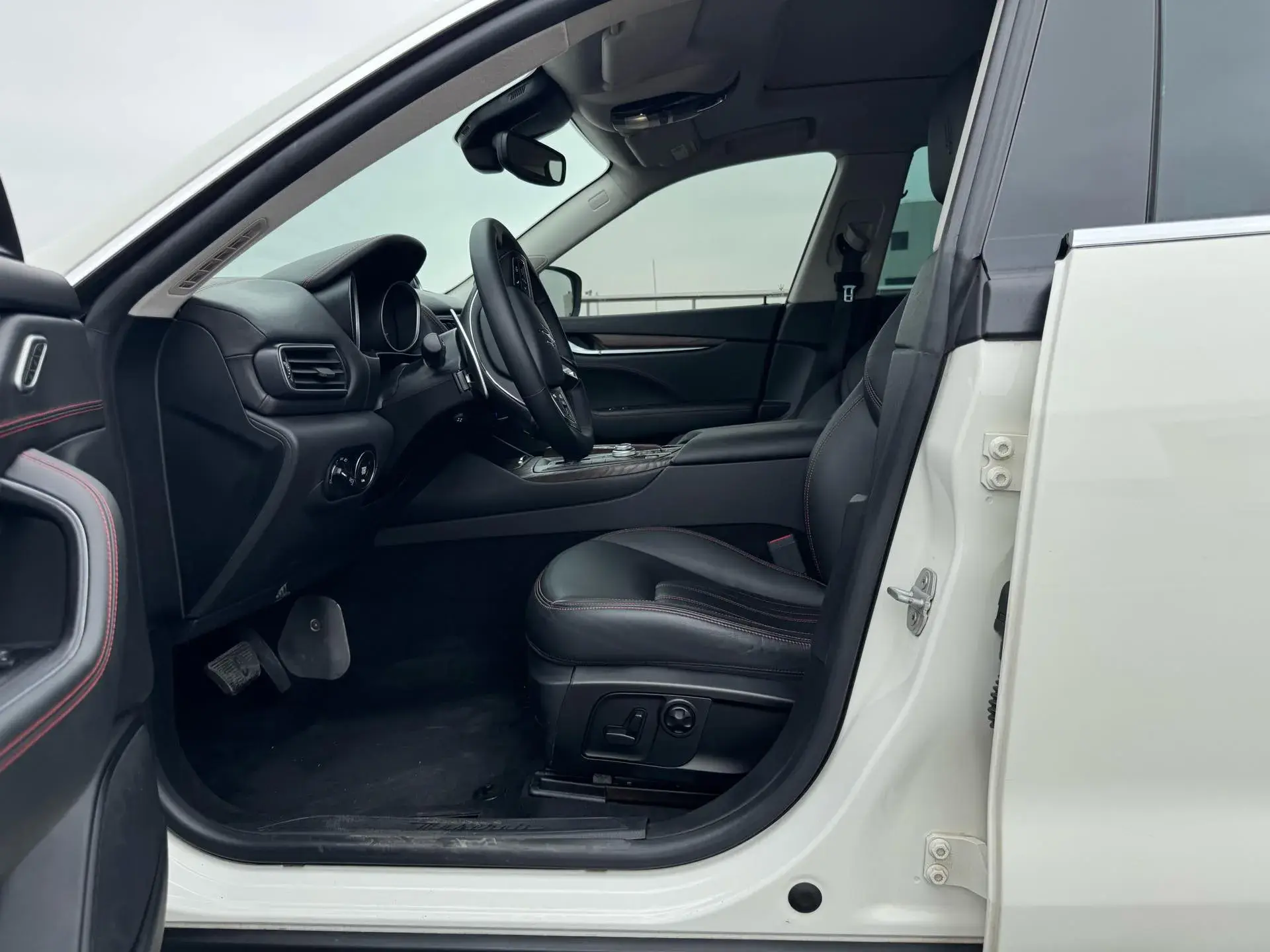 2016 MASERATI LEVANTE thumbnail 4