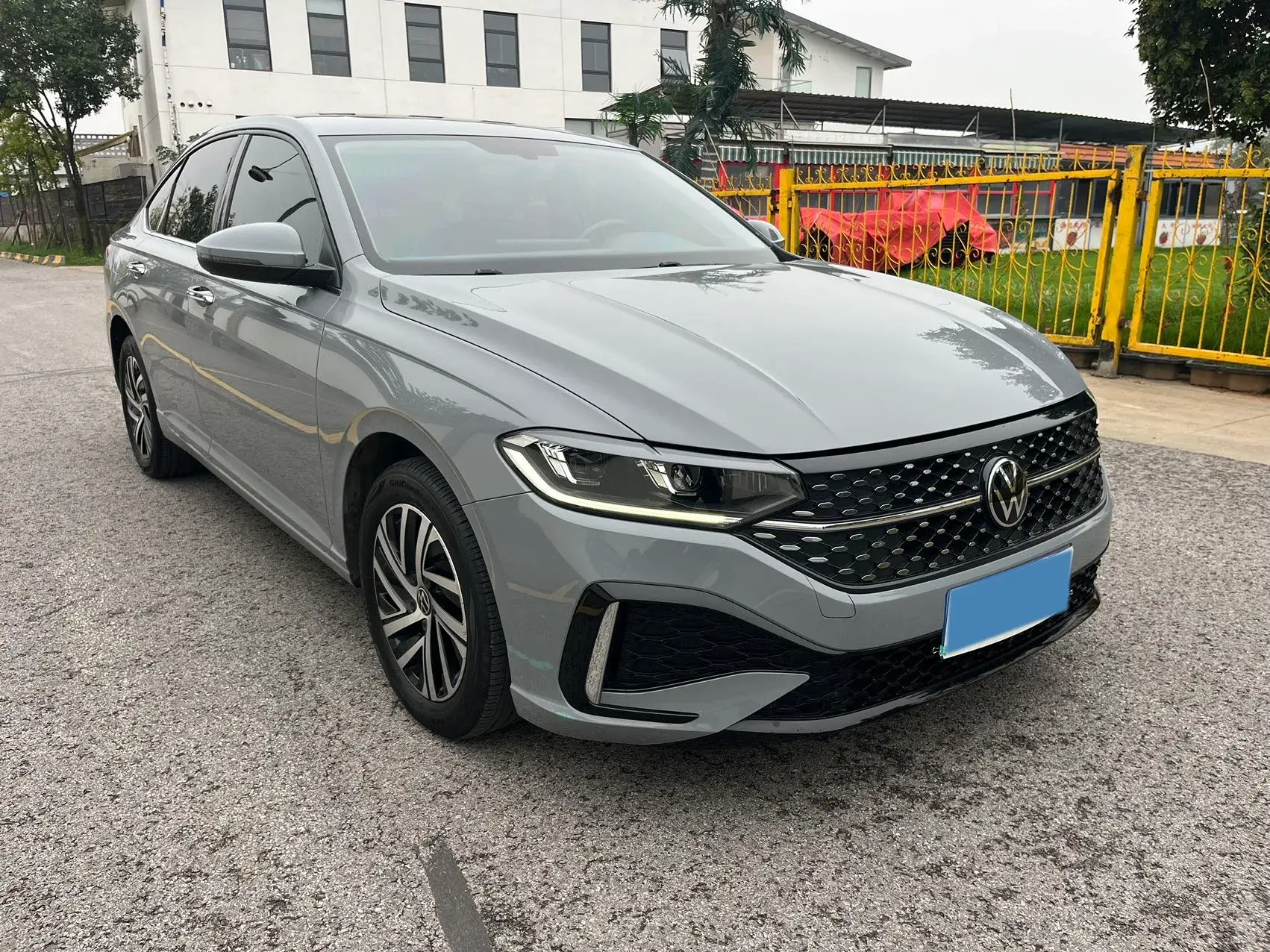 2023 VOLKSWAGEN LAVIDA thumbnail 3