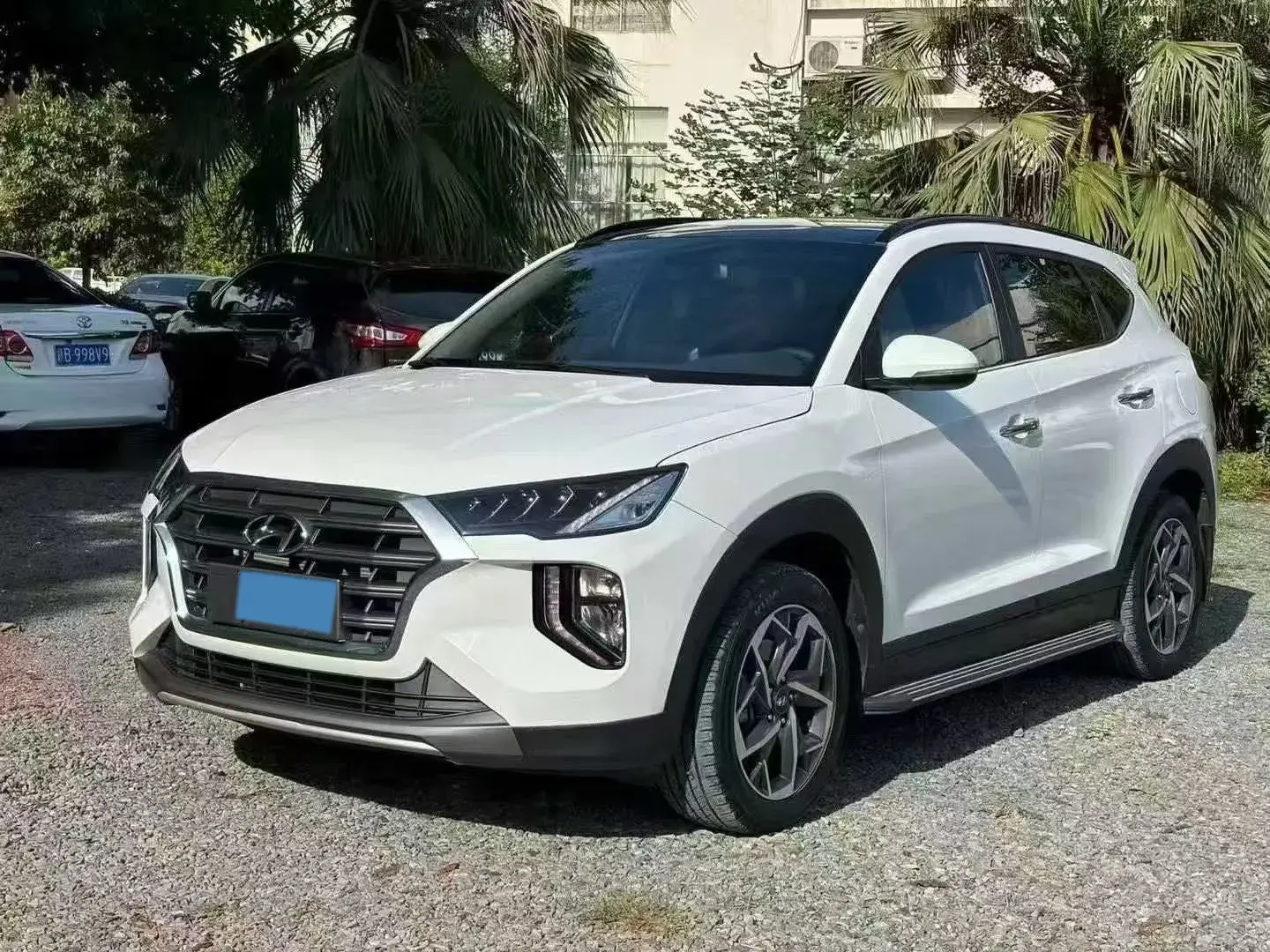 2020 HYUNDAI TUCSON thumbnail 3