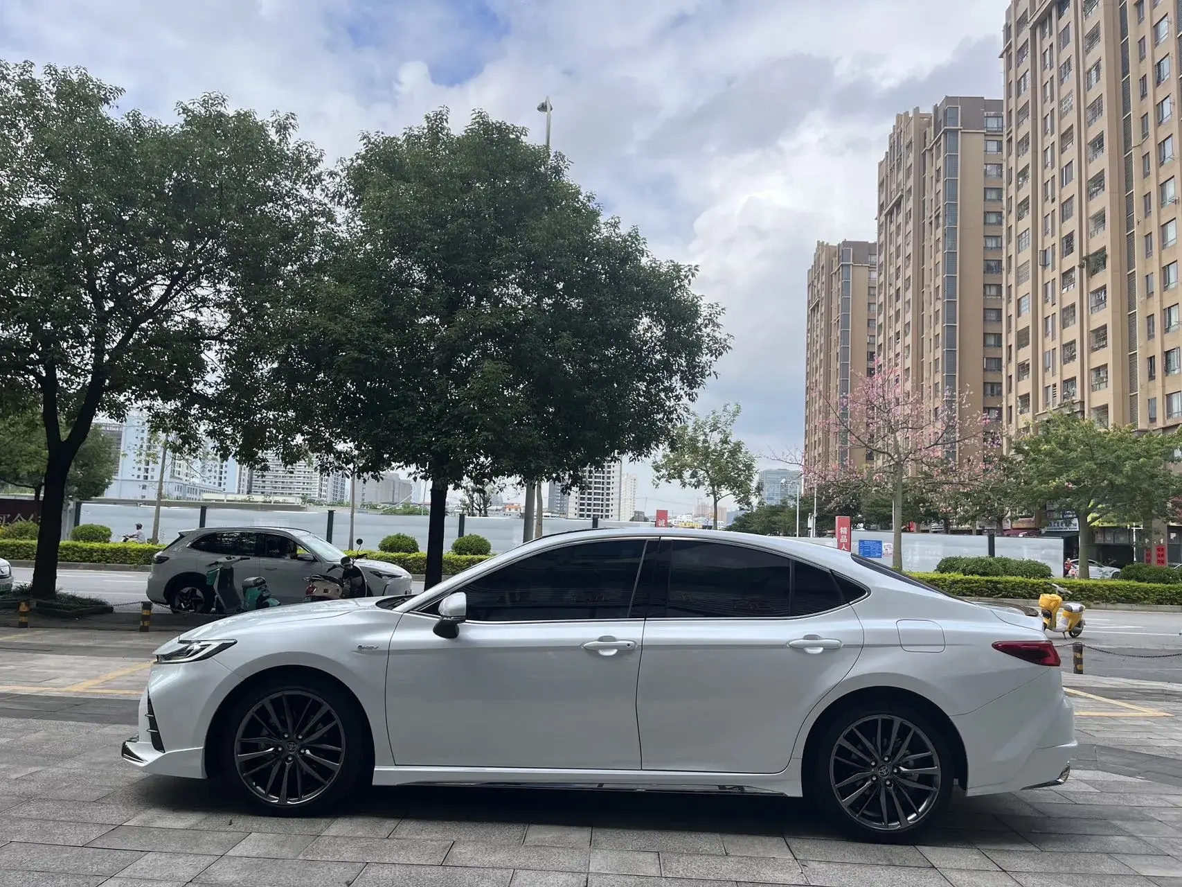 2024 TOYOTA CAMRY thumbnail 4