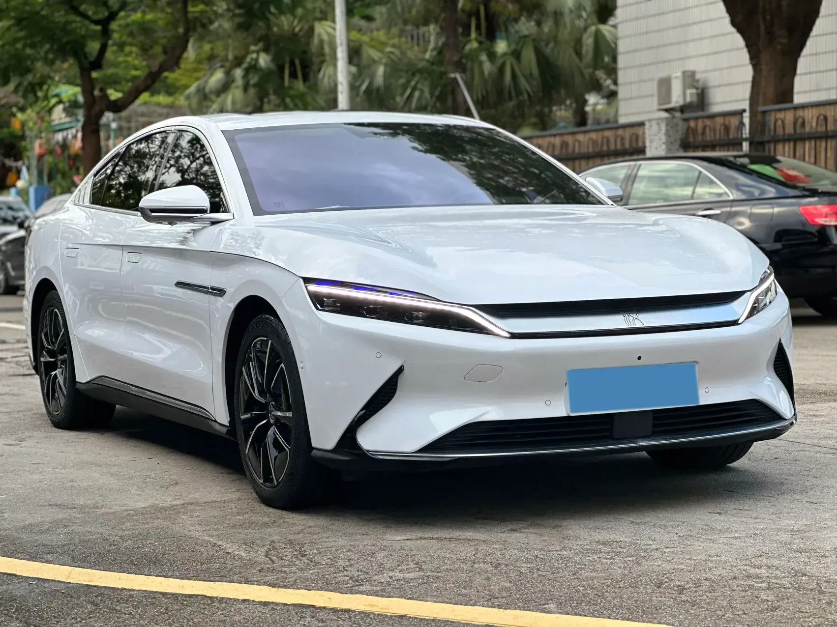 2020 BYD HAN thumbnail 3