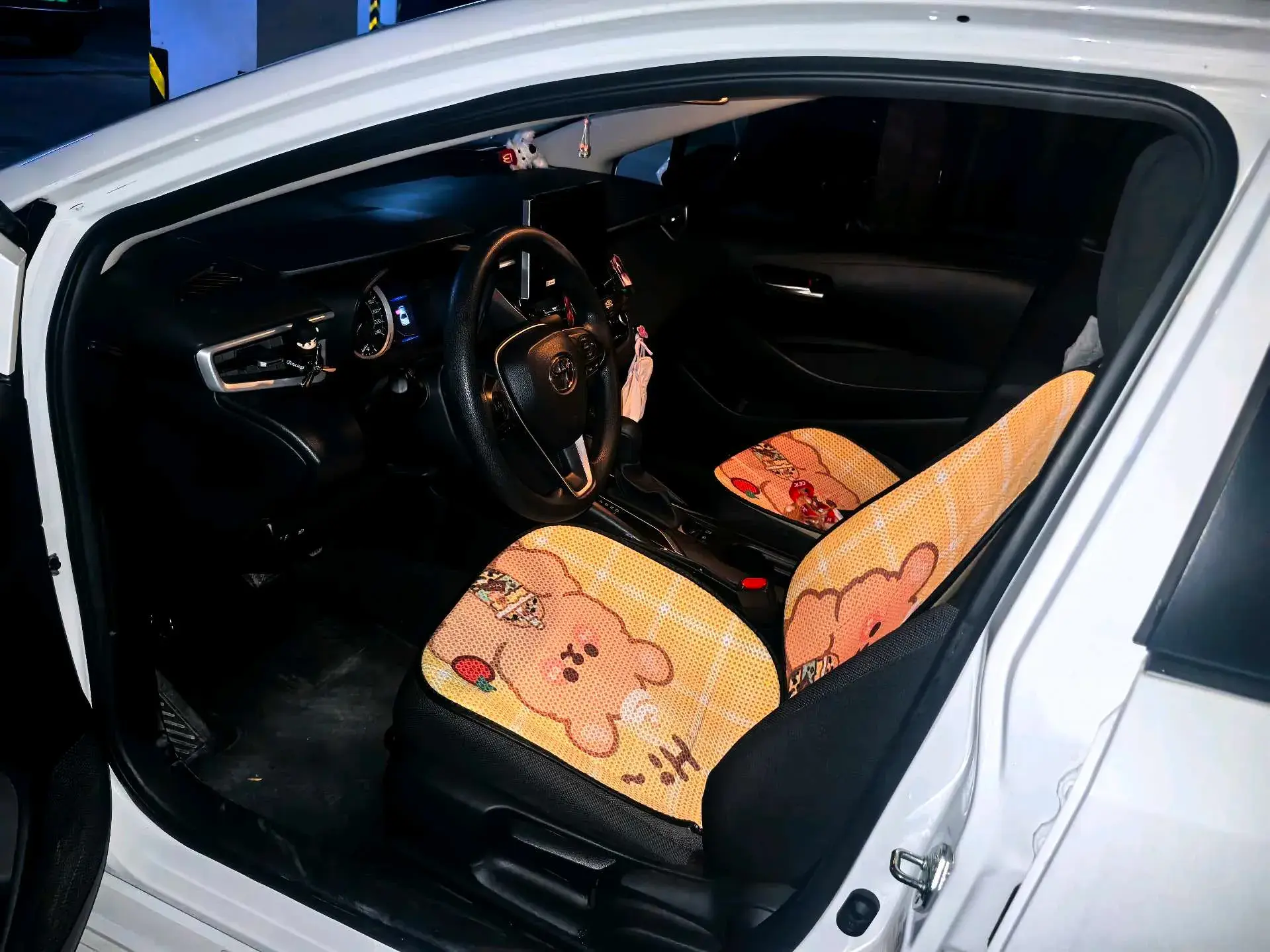 2019 TOYOTA COROLLA thumbnail 3