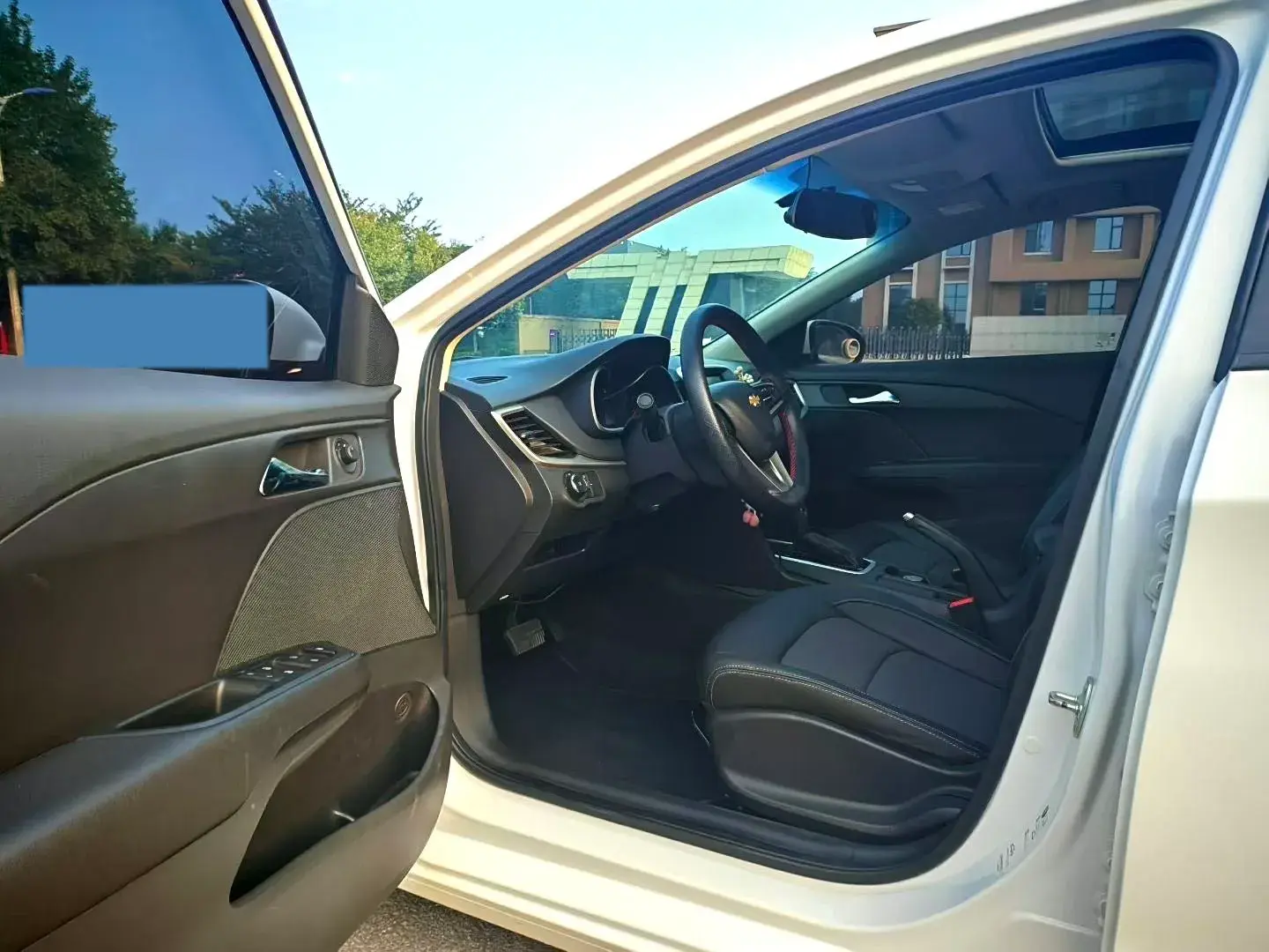 2019 CHEVROLET CAVALIER thumbnail 4