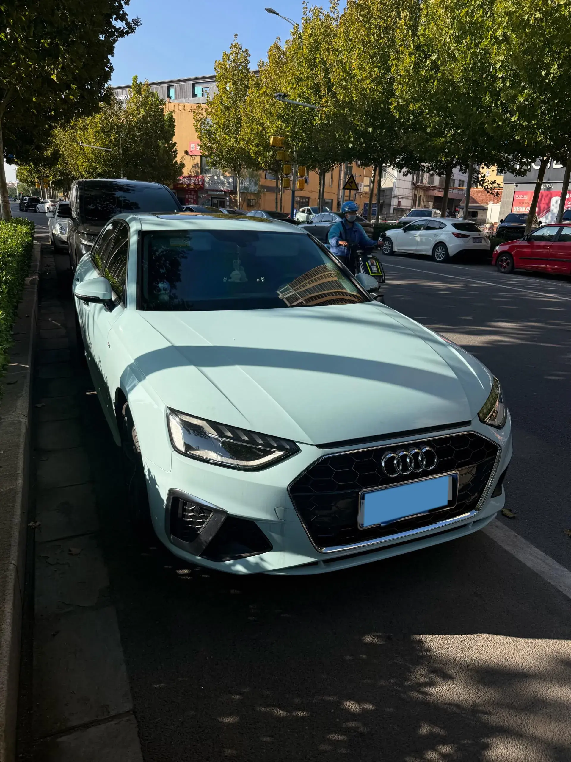 2022 AUDI A4L thumbnail 2