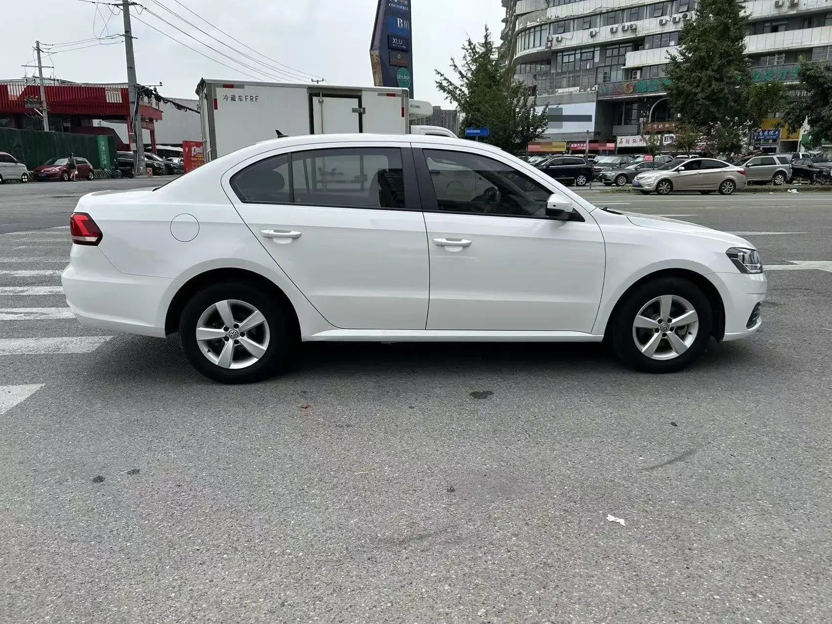 2019 VOLKSWAGEN LAVIDA thumbnail 4