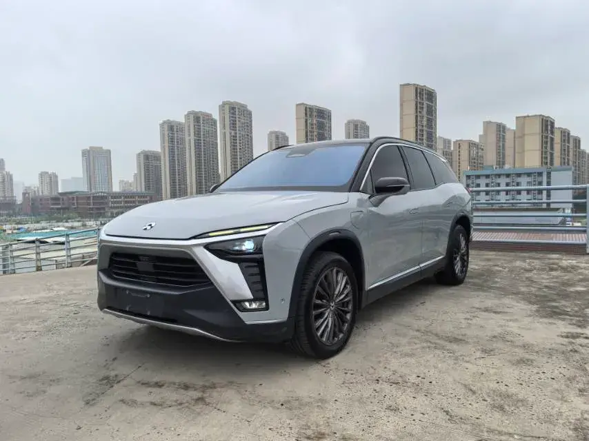 2020 NIO ES8 view 1