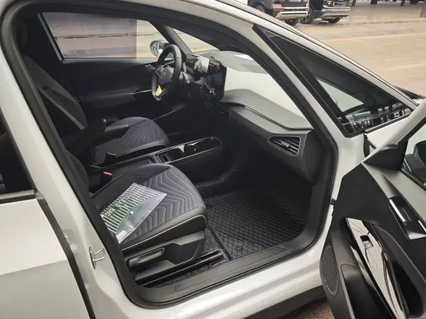 2023 VOLKSWAGEN ID.3 thumbnail 4