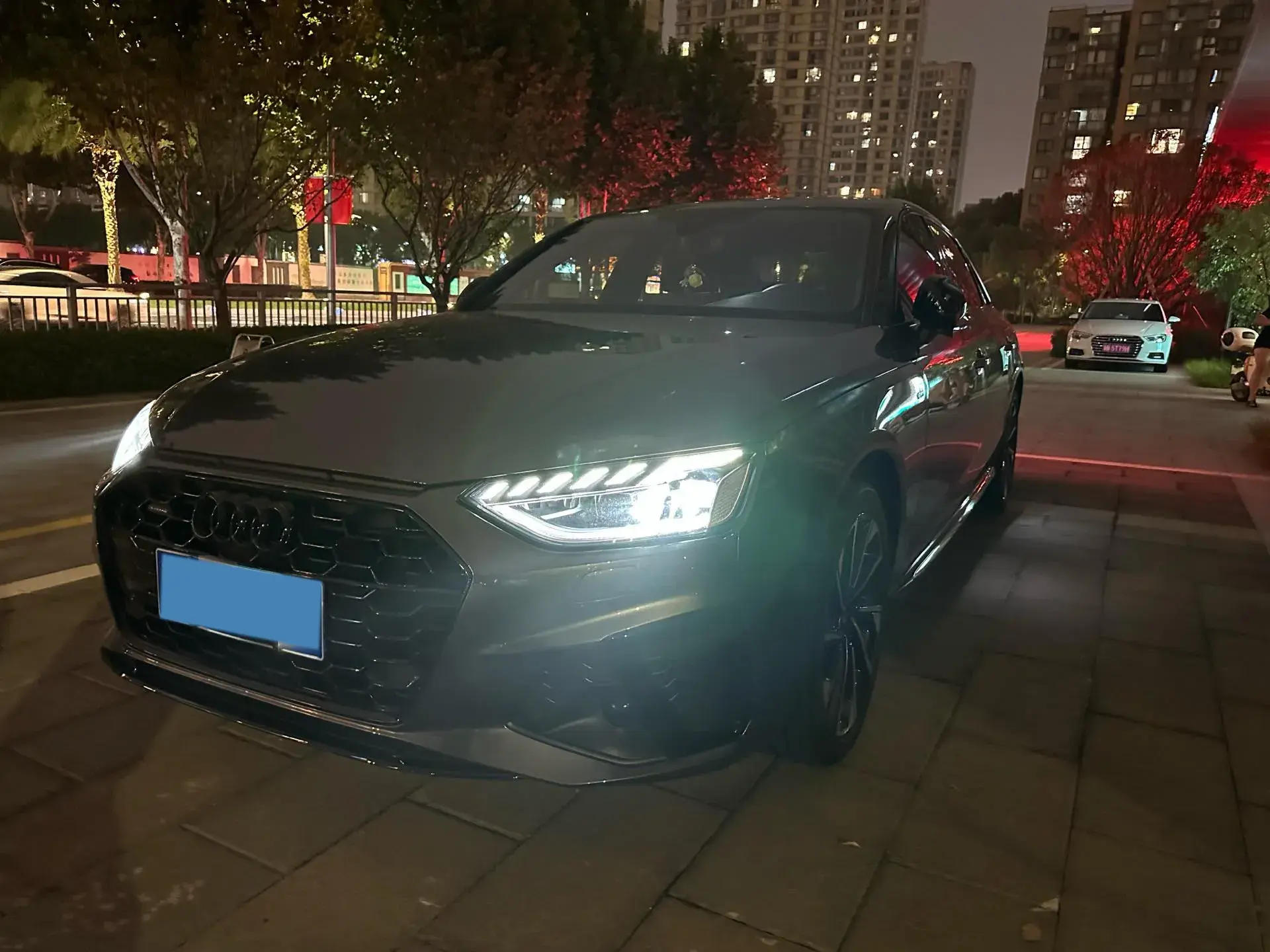 2023 AUDI A4L view 1