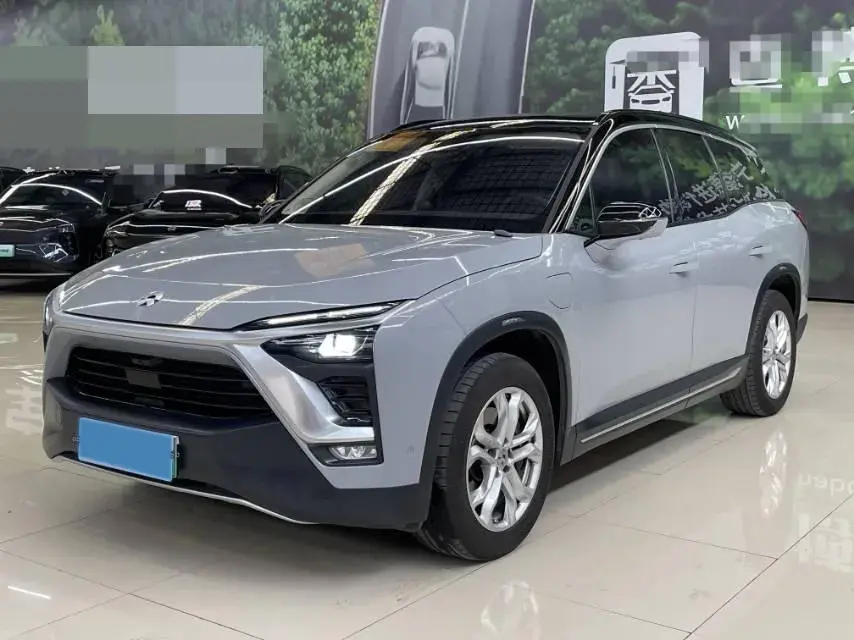 2018 NIO ES8 view 1