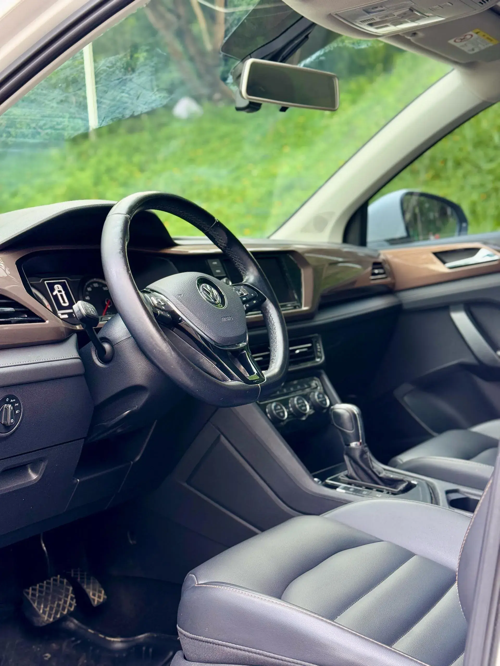 2019 VOLKSWAGEN THARU thumbnail 4