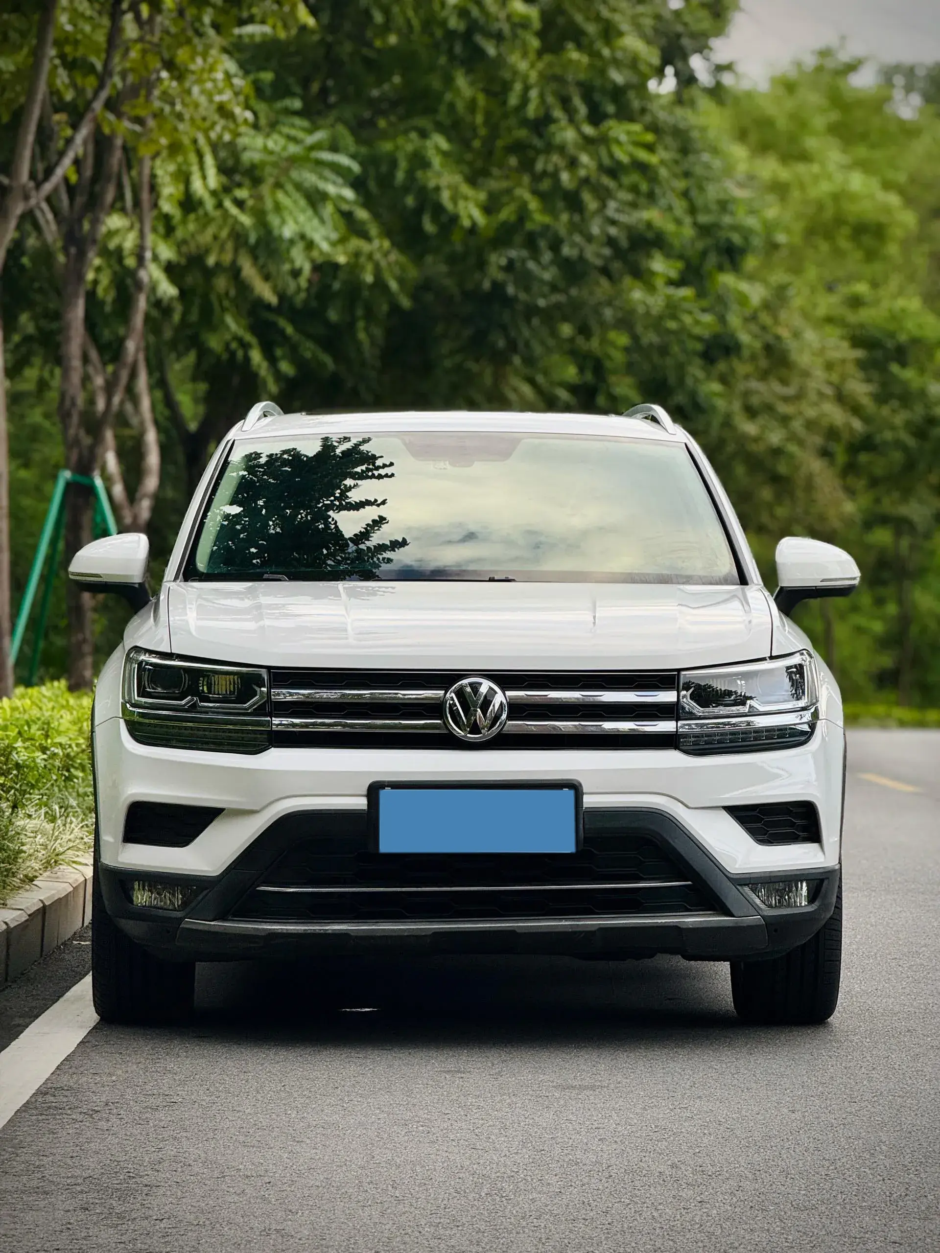2019 VOLKSWAGEN THARU thumbnail 2