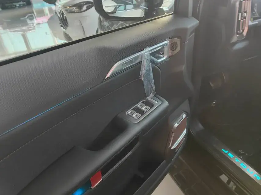 2025 JETOUR TRAVELLER thumbnail 3