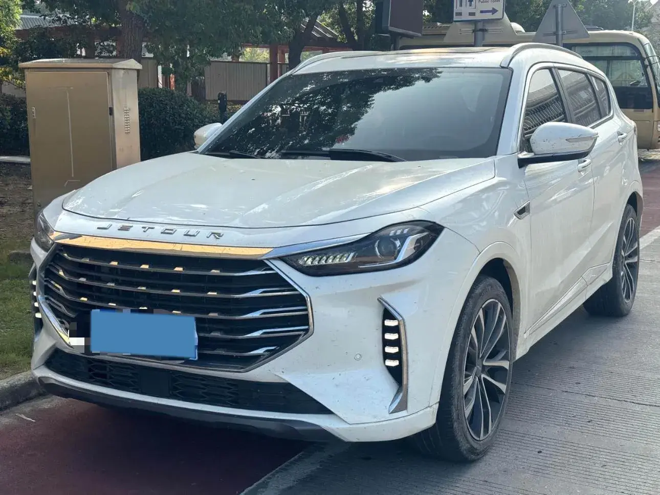 2021 JETOUR X70 view 1