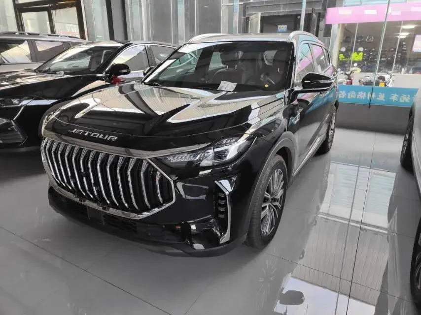 2025 JETOUR X70 view 1