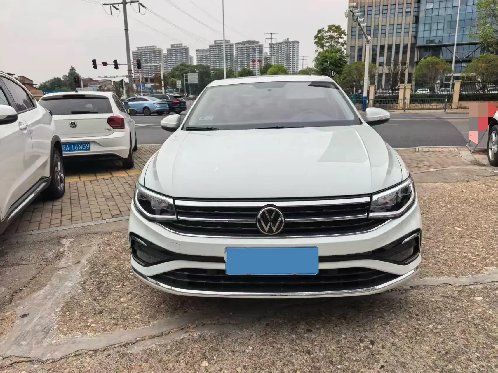 2024 VOLKSWAGEN BORA thumbnail 2