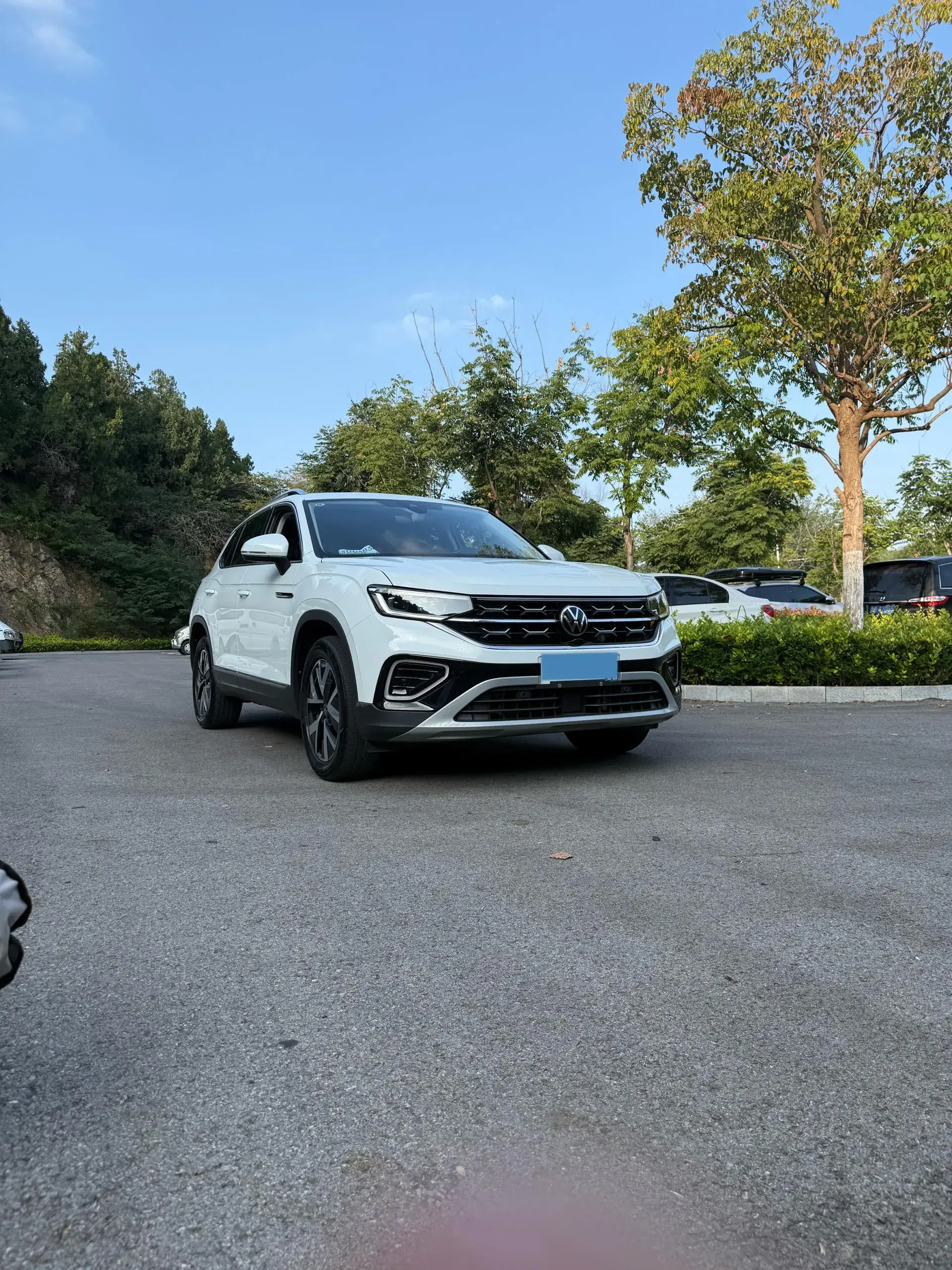 2023 VOLKSWAGEN TAYRON thumbnail 3