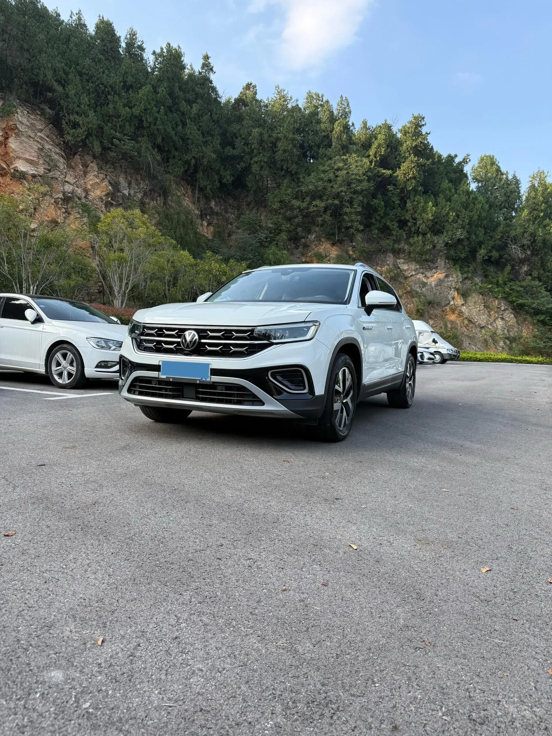 2023 VOLKSWAGEN TAYRON view 1