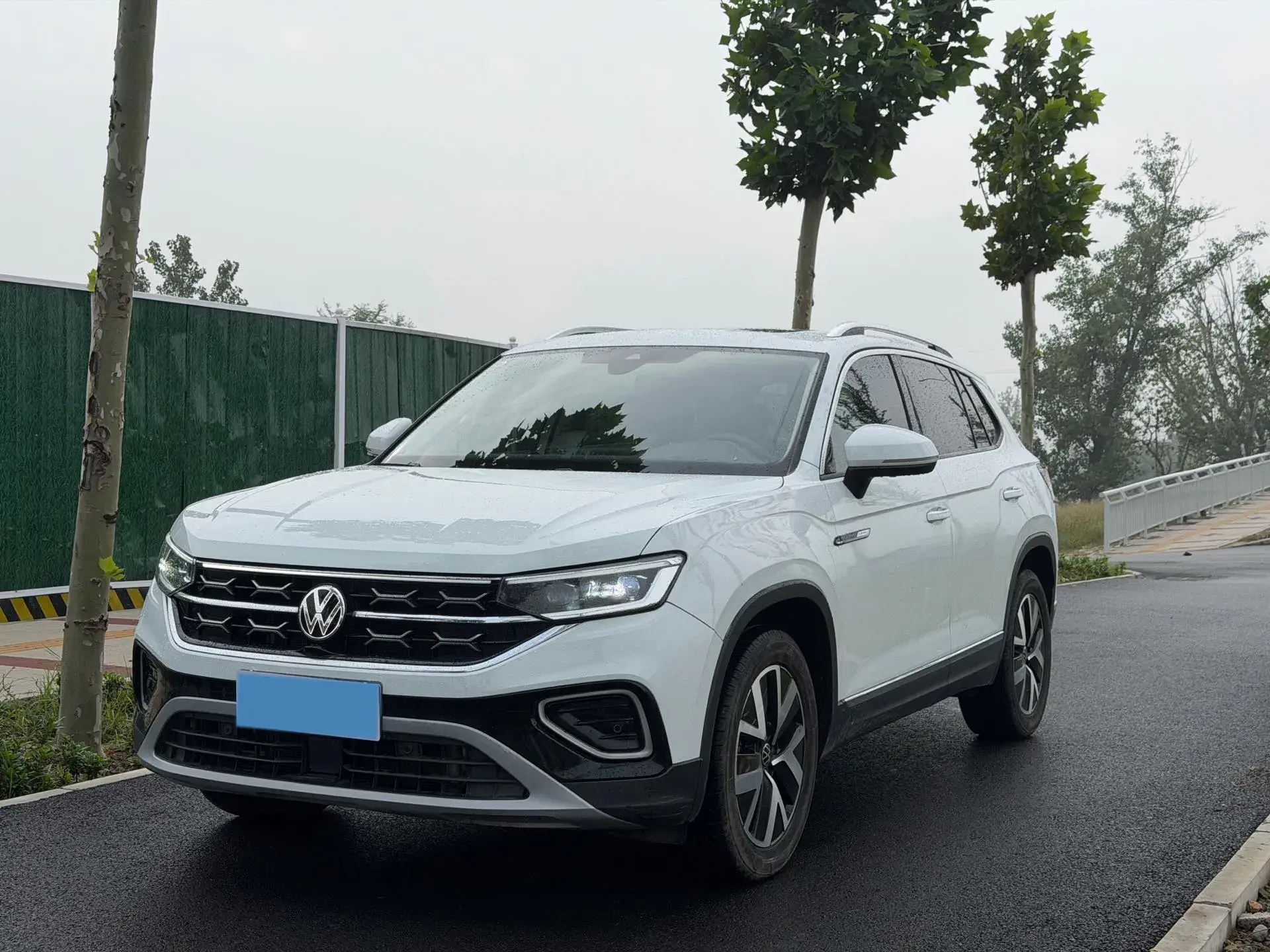 2023 VOLKSWAGEN TAYRON view 1