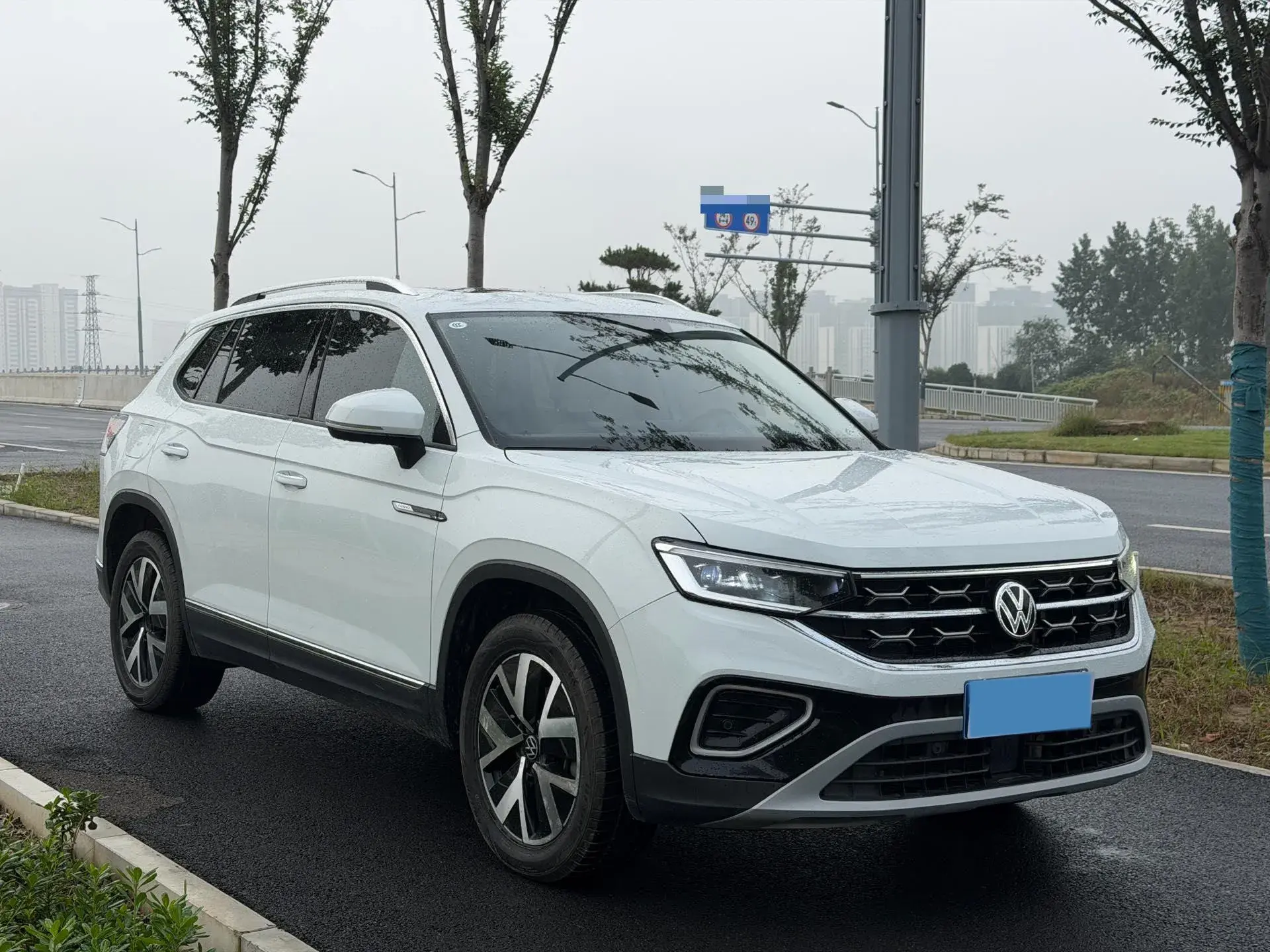 2023 VOLKSWAGEN TAYRON thumbnail 2