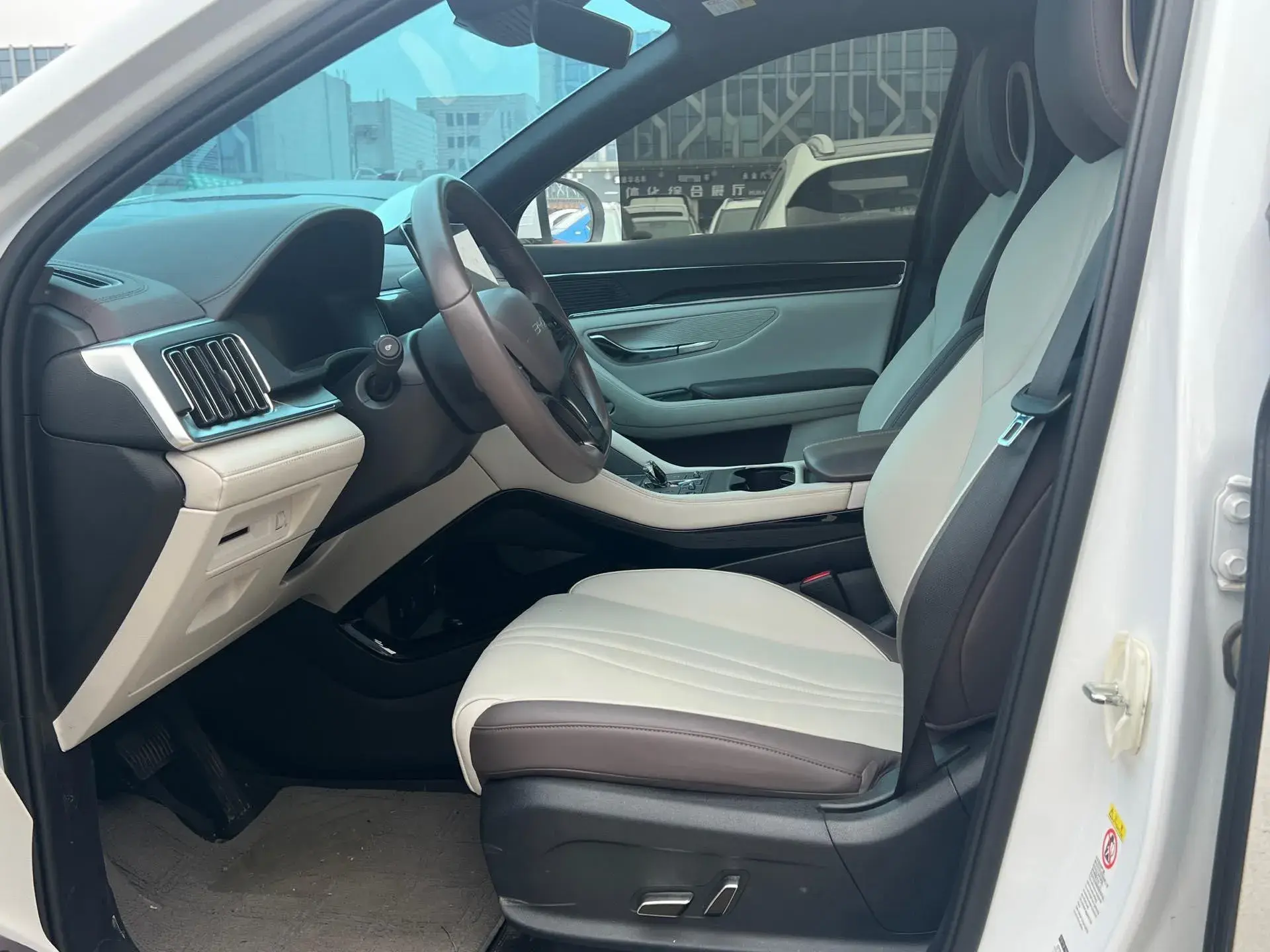 2024 BYD SONG thumbnail 3