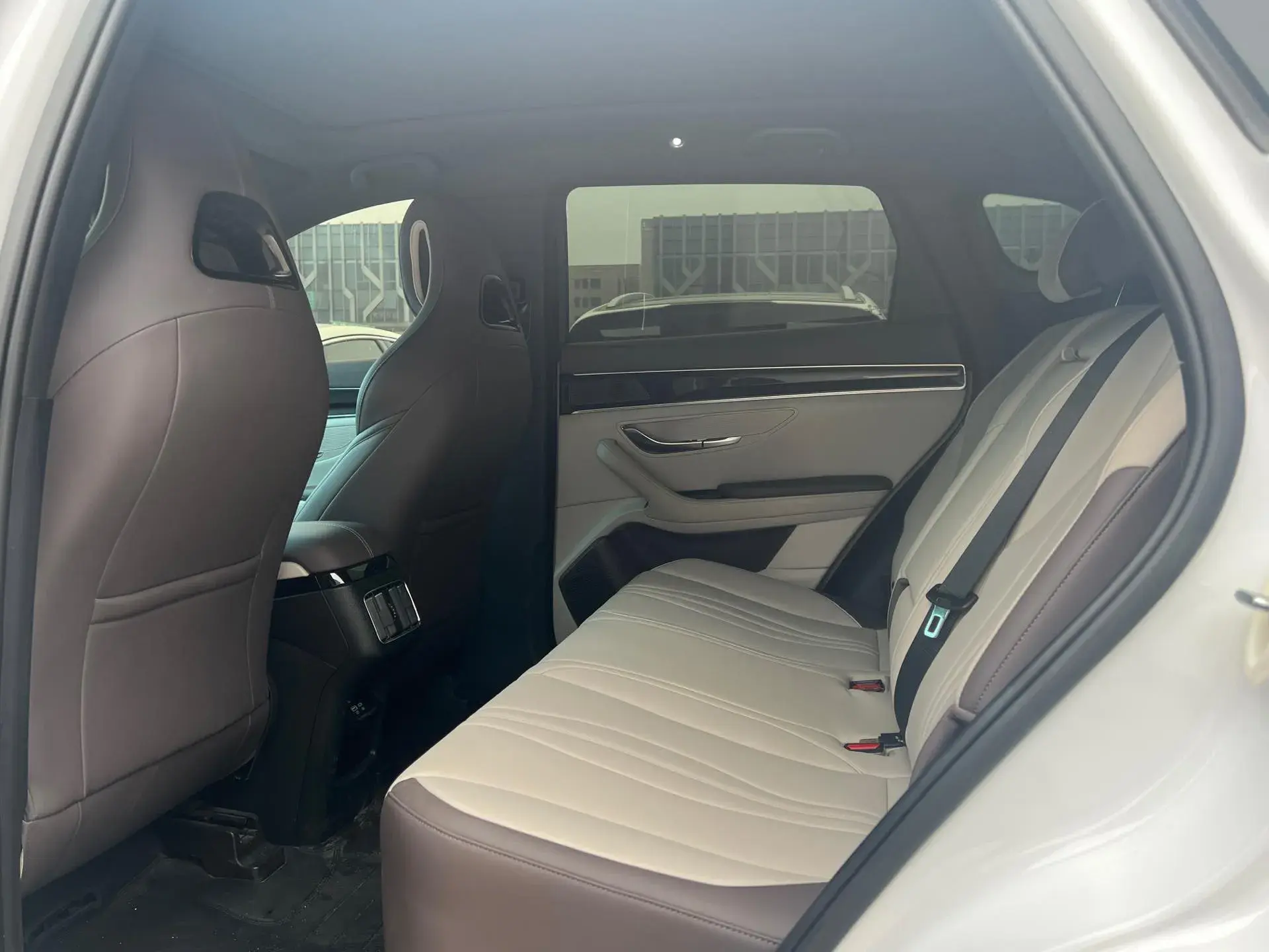 2024 BYD SONG thumbnail 4