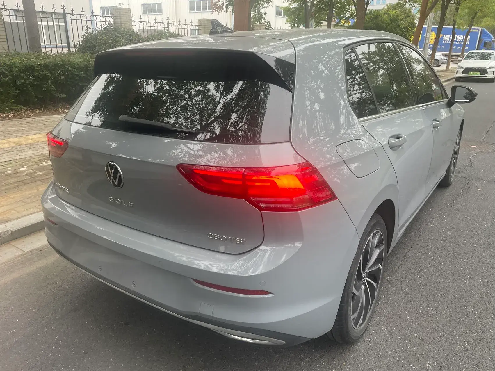 2021 VOLKSWAGEN GOLF thumbnail 4