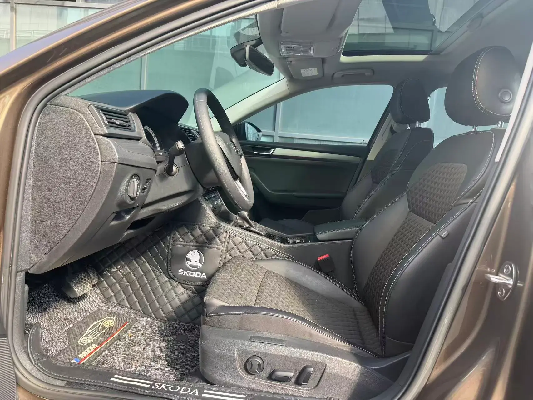 2016 SKODA SUPERB thumbnail 4