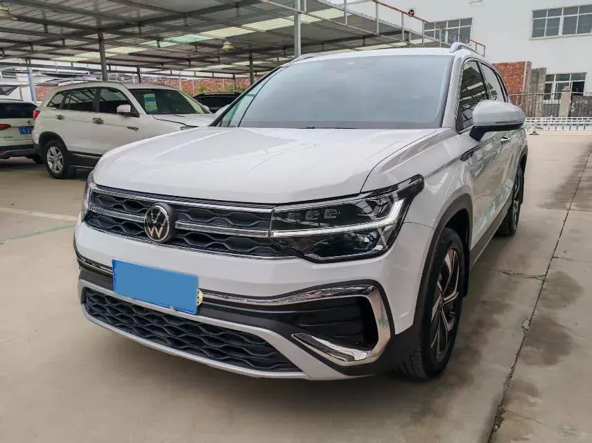 2023 VOLKSWAGEN THARU view 1
